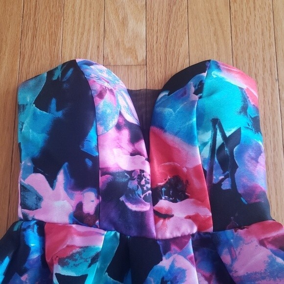 NWT B. Darlin Strapless Floral Dress Size 1/2 - Picture 3 of 6